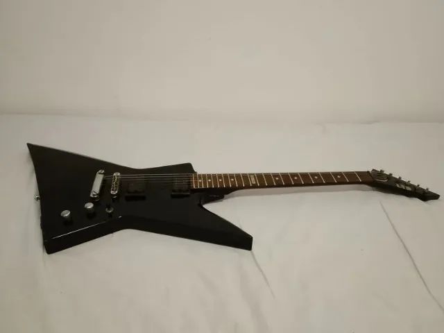 Guitarra ESP LTD Explorer (Modelo EX) + Capa Acolchoada Geomar