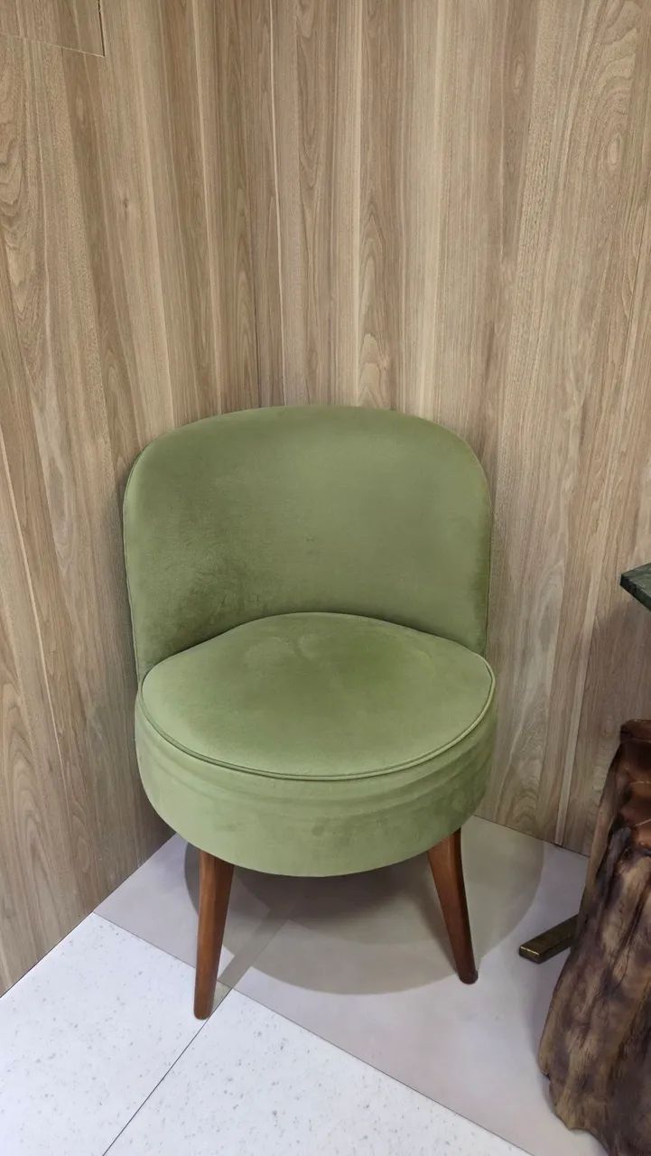 Poltronas em suede coloridas com pés palitos - Foto 5
