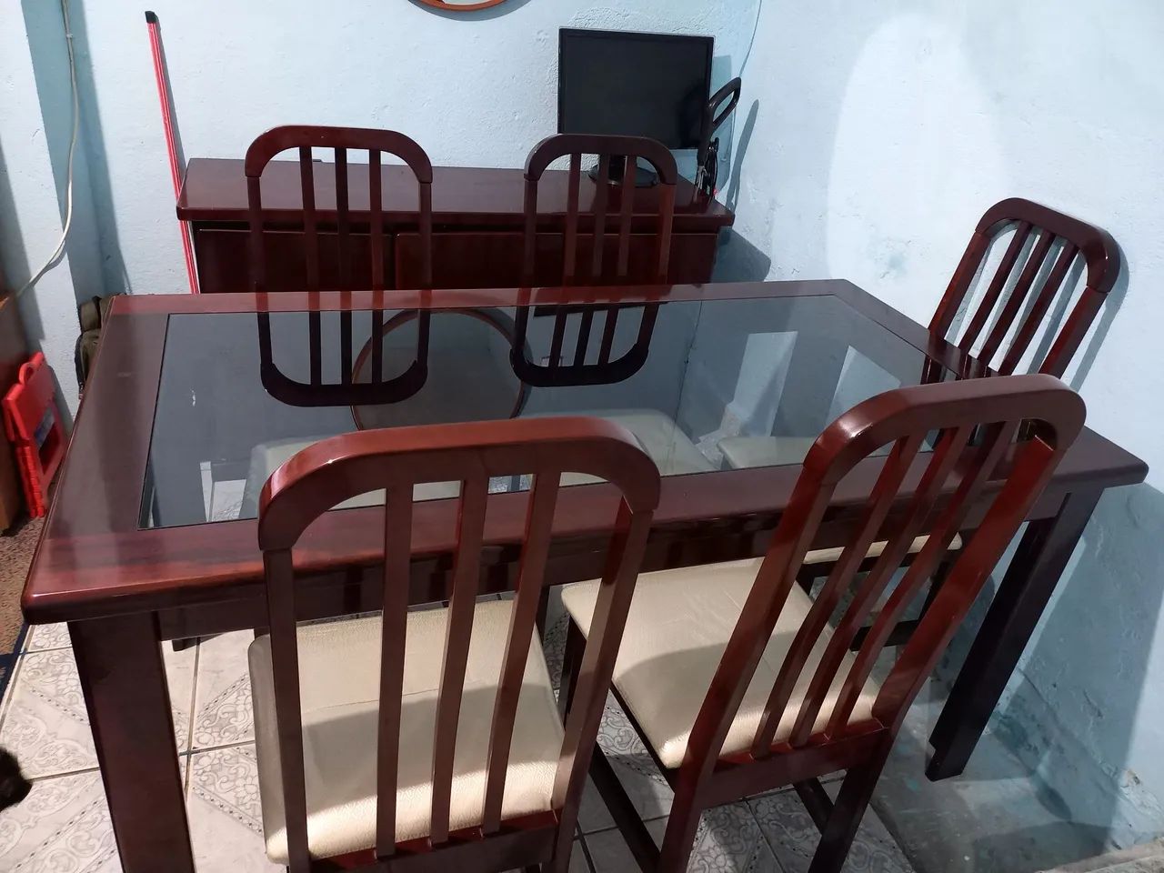 Mesa 1,80 com tampu de vidro com 6 cadeiras - Foto 2