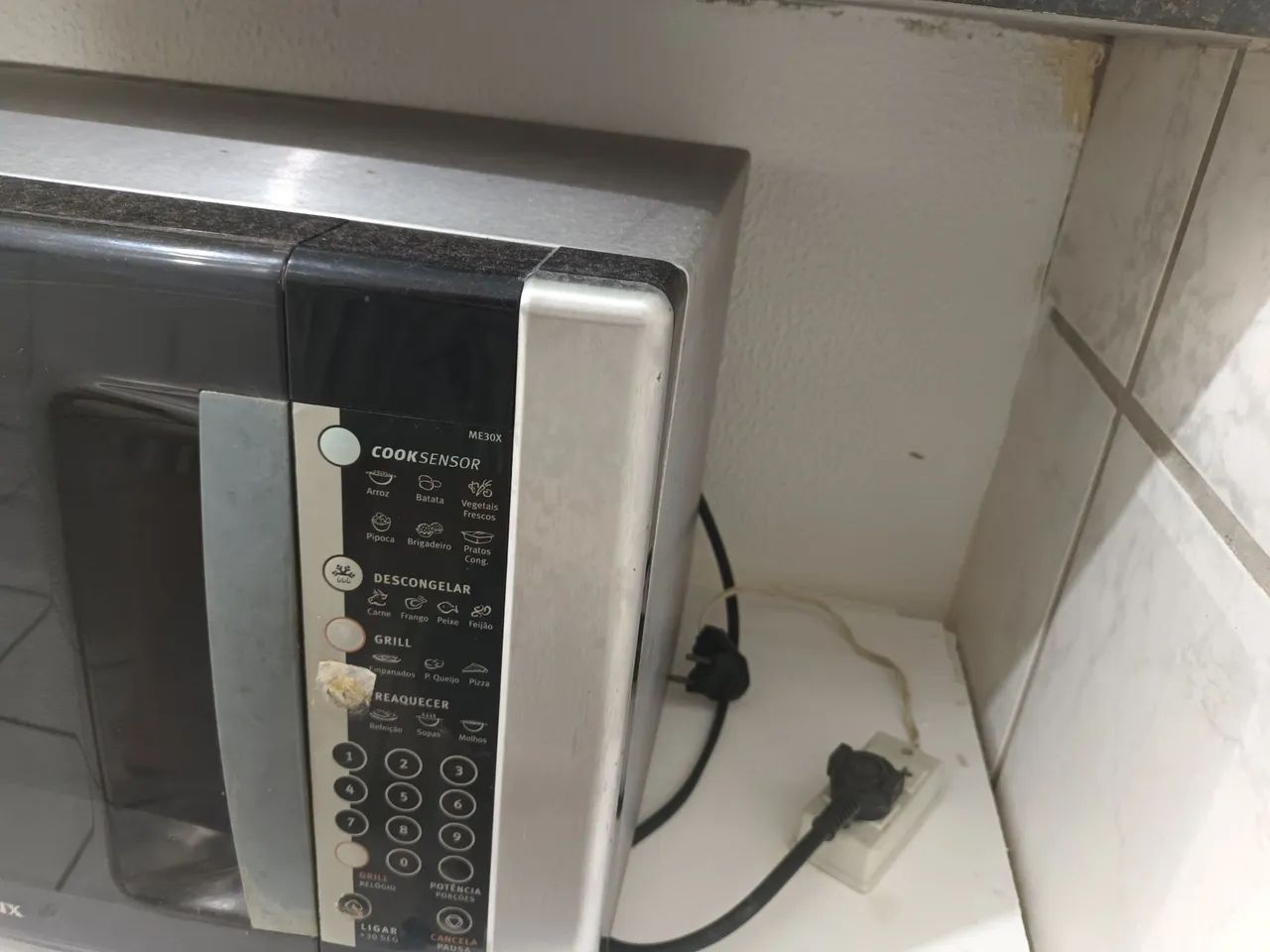 Microondas 28l Eletrolux Cooksensor. - Foto 4