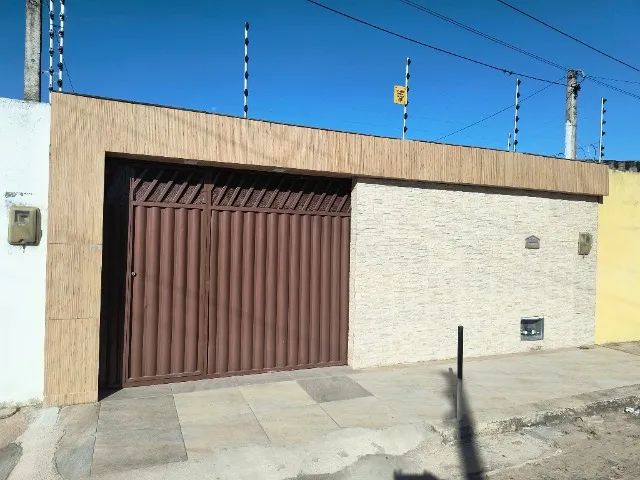 Casa em Cidade das Rosas 2/4, pronta pra morar.