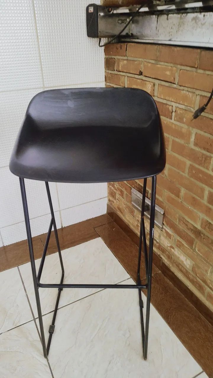 Cadeira alta preta
