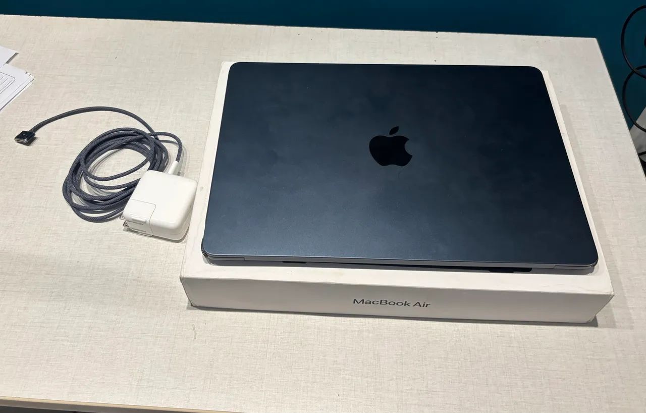 MacBook Air M3 13Polegadas Midnight 8GB 256GB | Caixa + Cabos | 94% Bateria