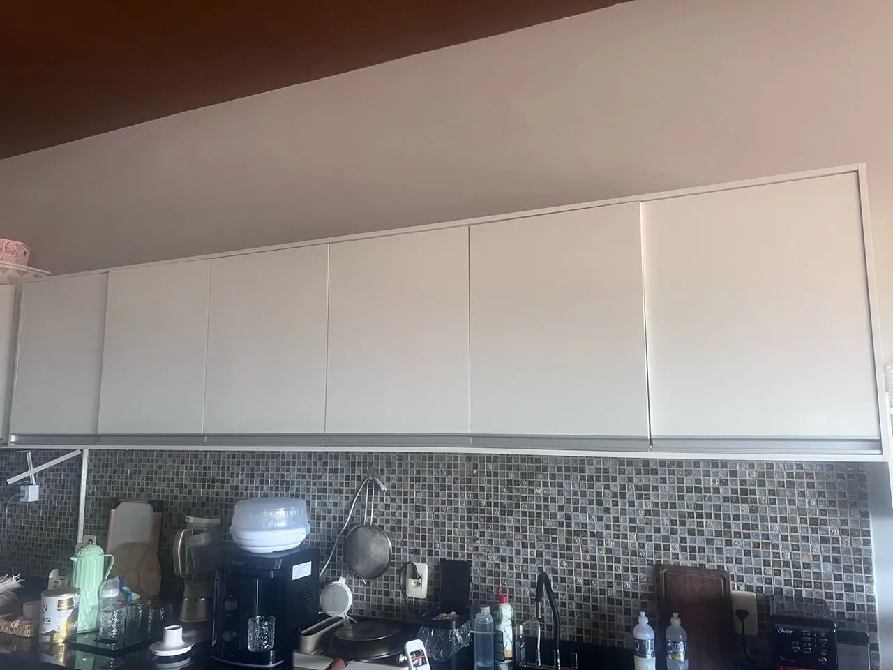 Armários de cozinha brancos