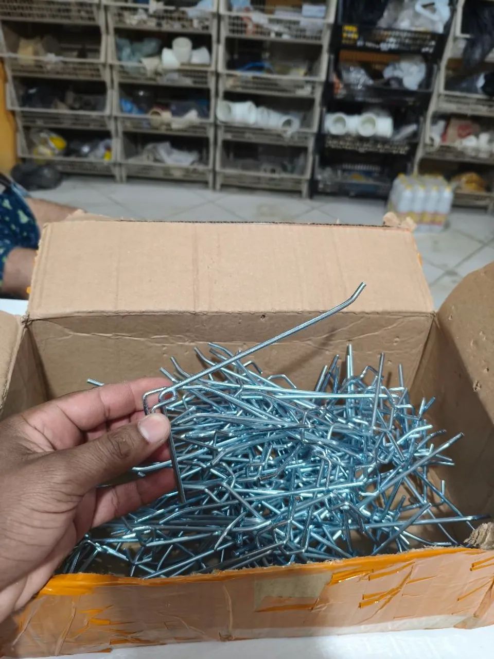 Gancho pra tela aramada R$1,70 a unidade!!! - Foto 4