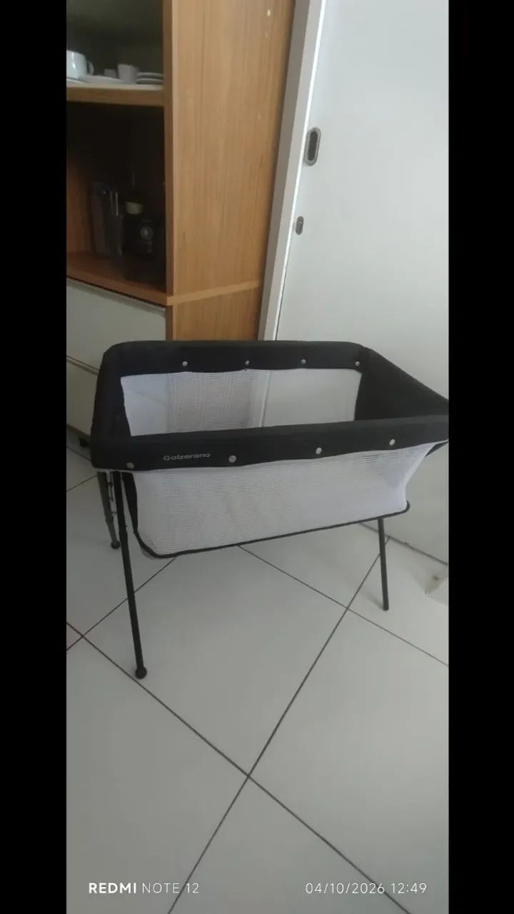 Berços, carrinho e cadeirinha de bebê em ótimo estado