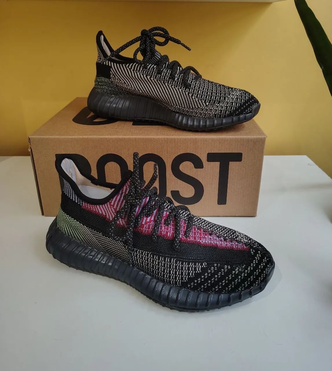 Tênis Yeezy boost 350 yecheil