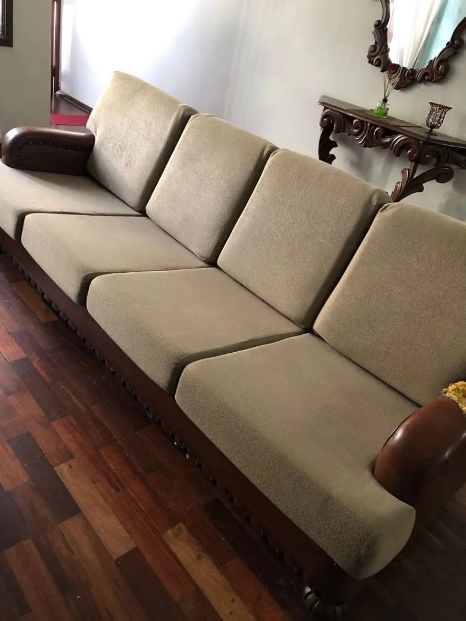 Conjunto de sofá 4 lugares + 2 poltronas estilo colonial / clássico - Foto 4