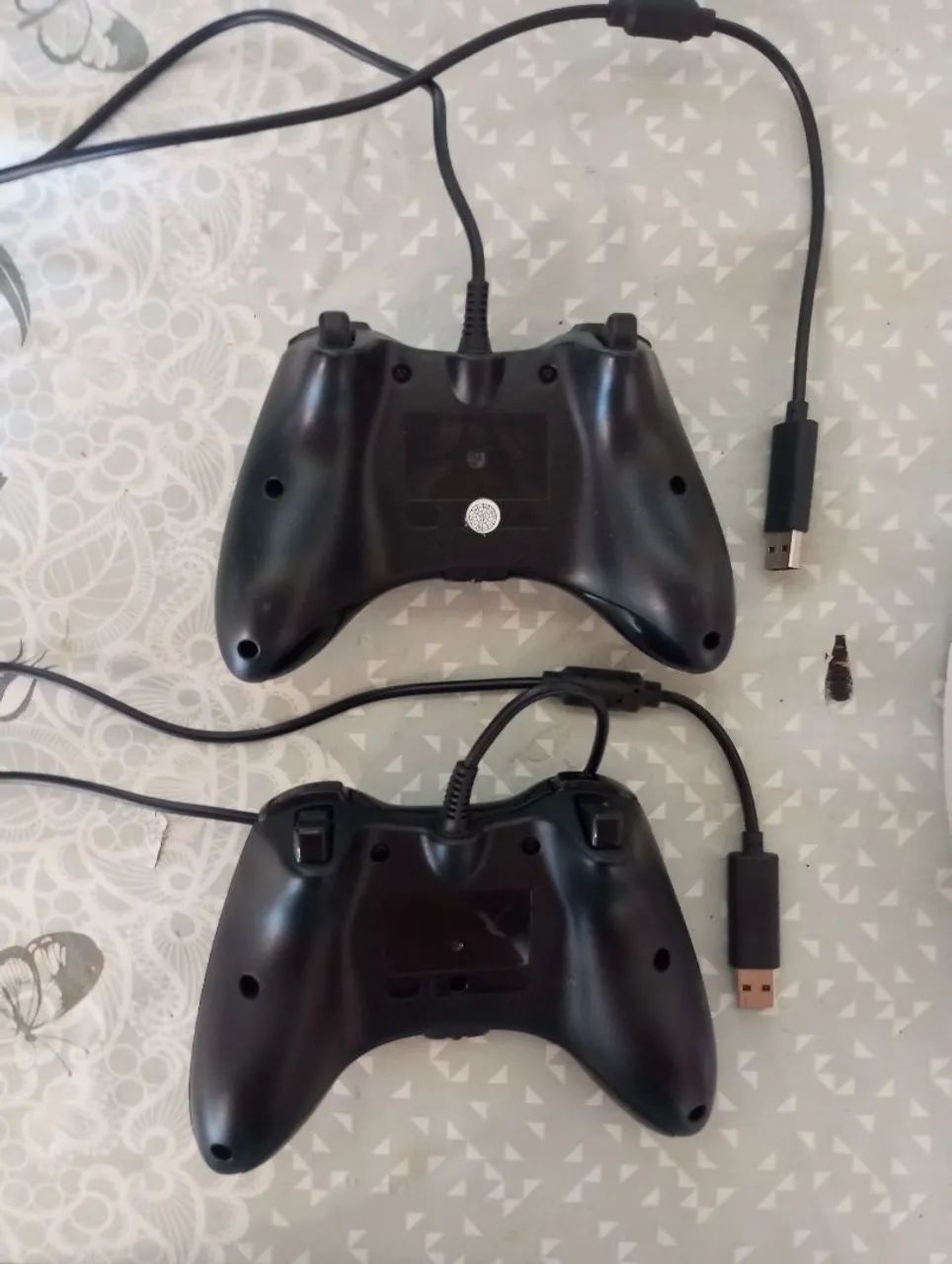 Dois controles de Xbox com fio - Foto 2