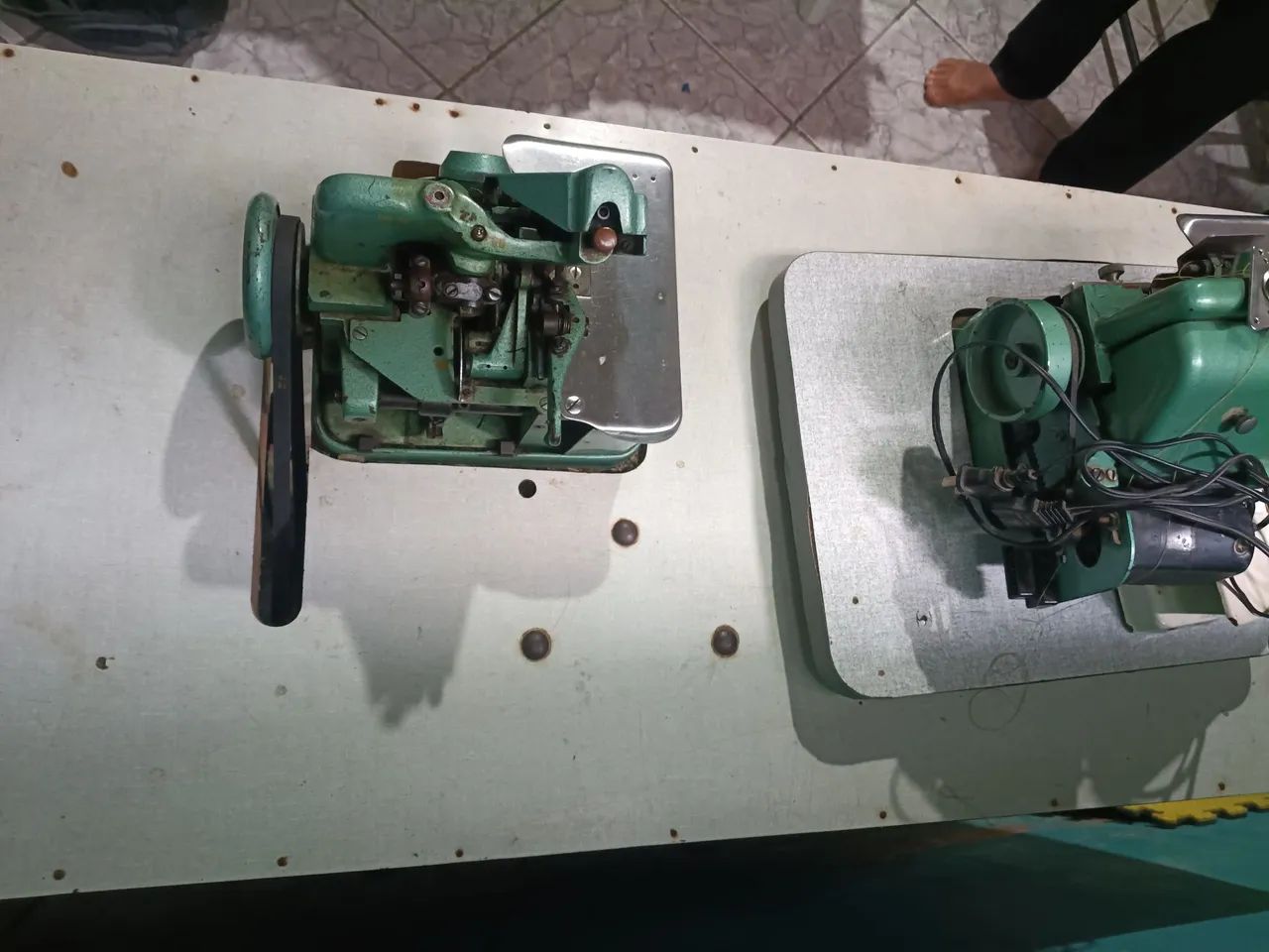 Vendo 2 Máquinas de overloque industrial 