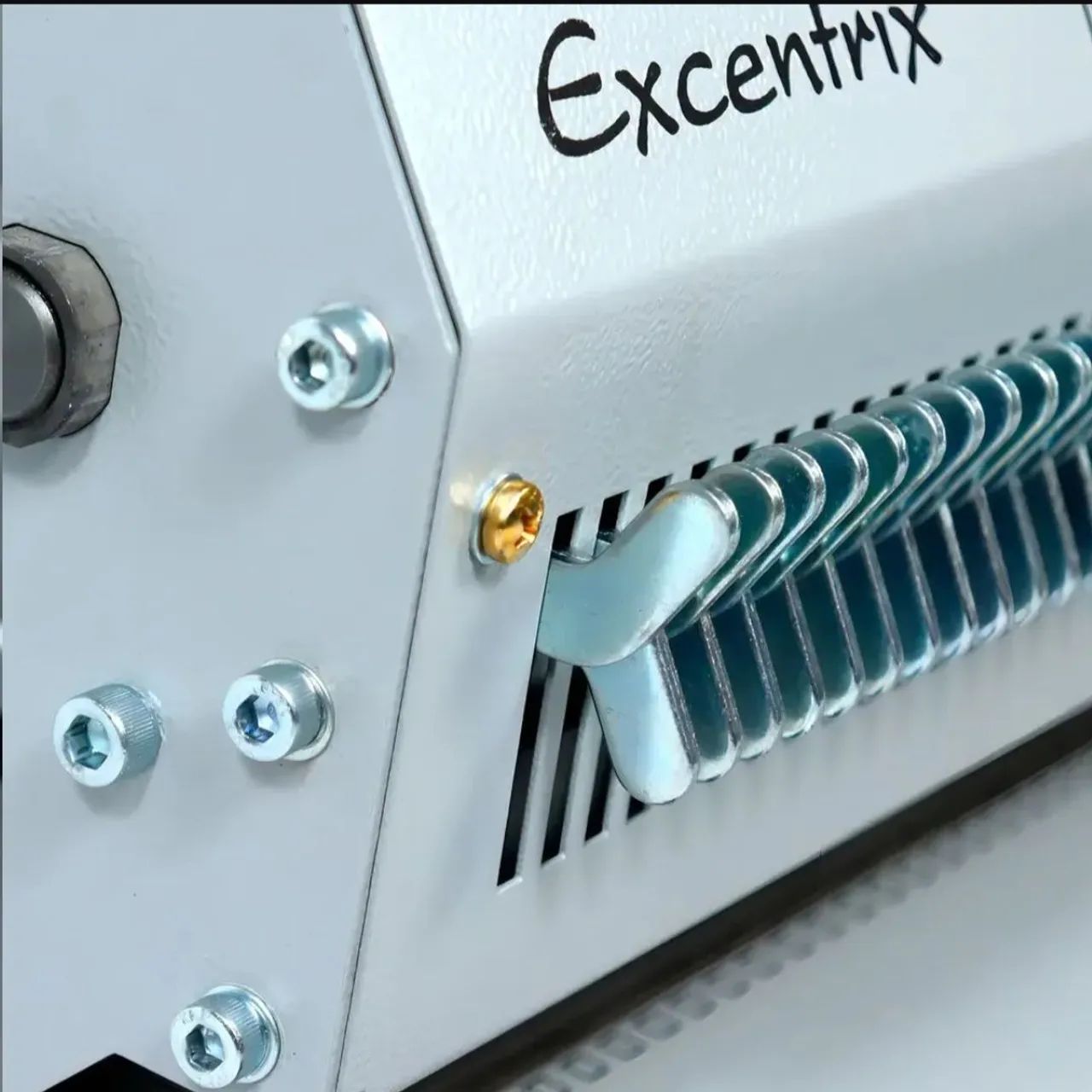 Encardenadora perfuradora 2x1 Excentrix  - Foto 3