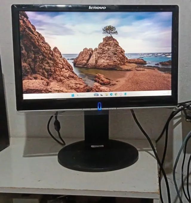 Monitor Lenovo 19 Polegadas entradas VGA e DVI 