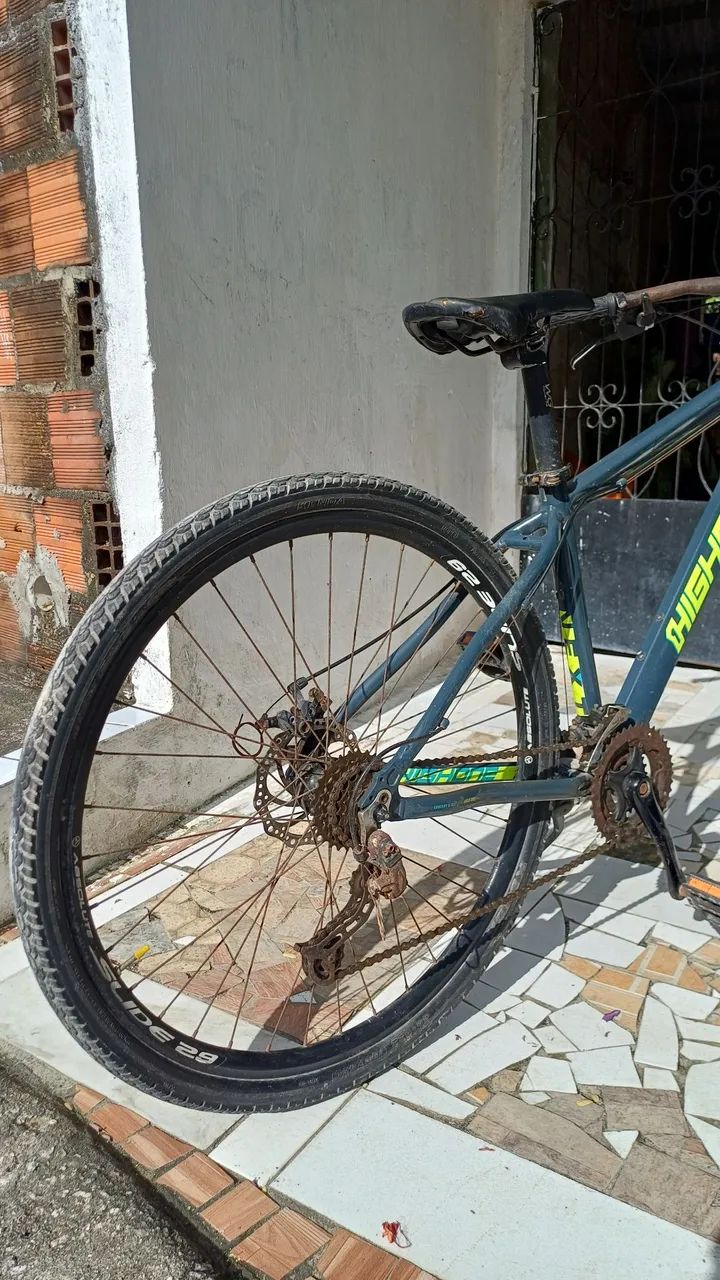 BICICLETA HIGHONE ARO 29 + CAPACETES+ SHORT COM HIDROGEL (SEMINOVO) - Foto 2