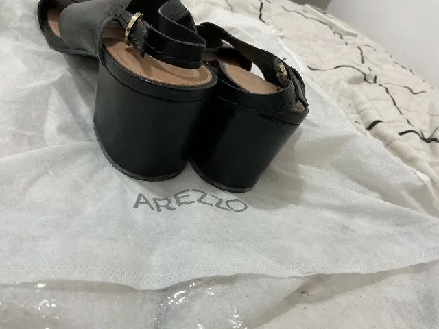 Sandália de couro preta Arezzo - Foto 3