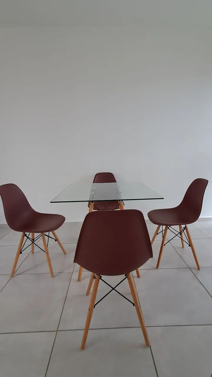 Mesa de Vidro com 4 cadeiras