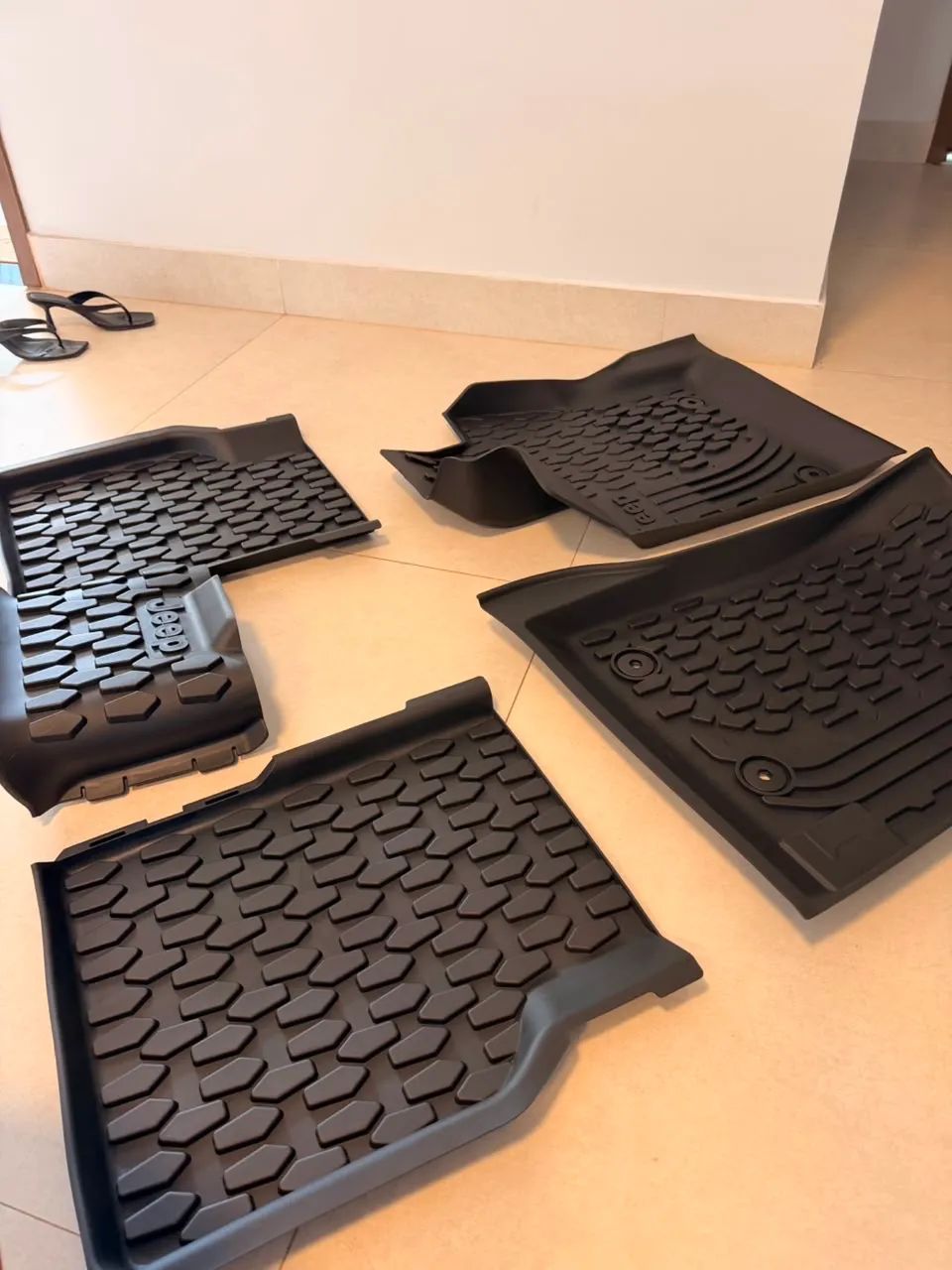 Tapete Individual Com Borda Elevadas Para Jeep Compass - Original Mopar