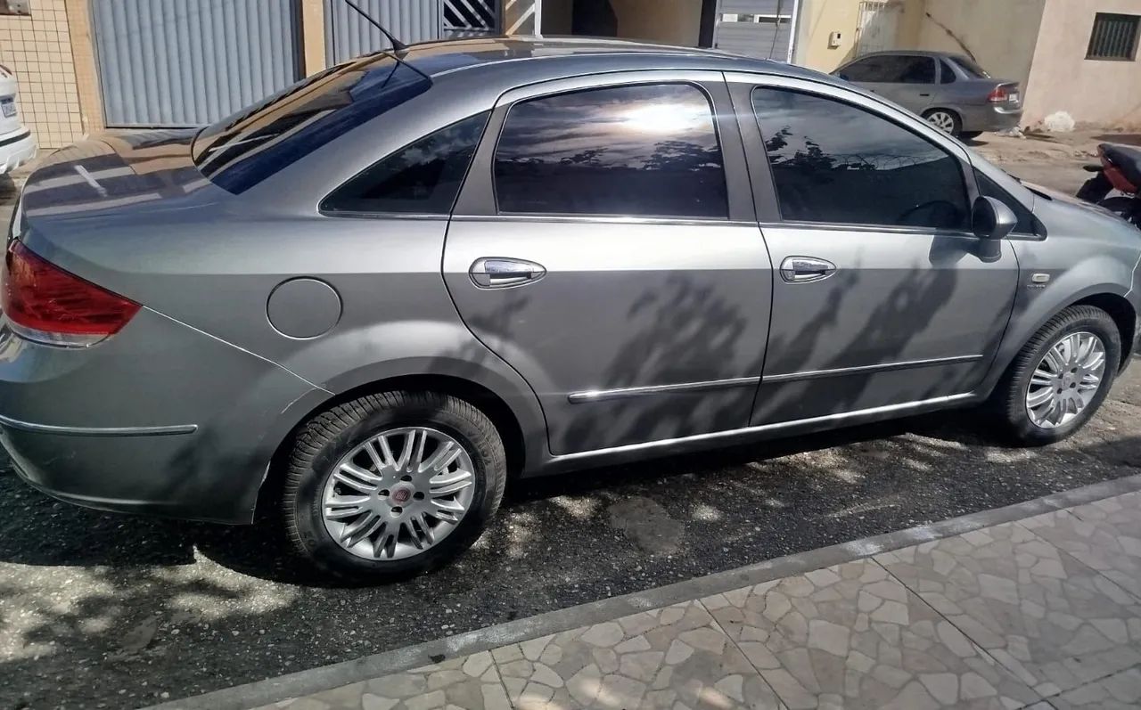 Fiat Linea Essence Dualogic 1.8 Flex 16V 4P 2012 - Foto 2