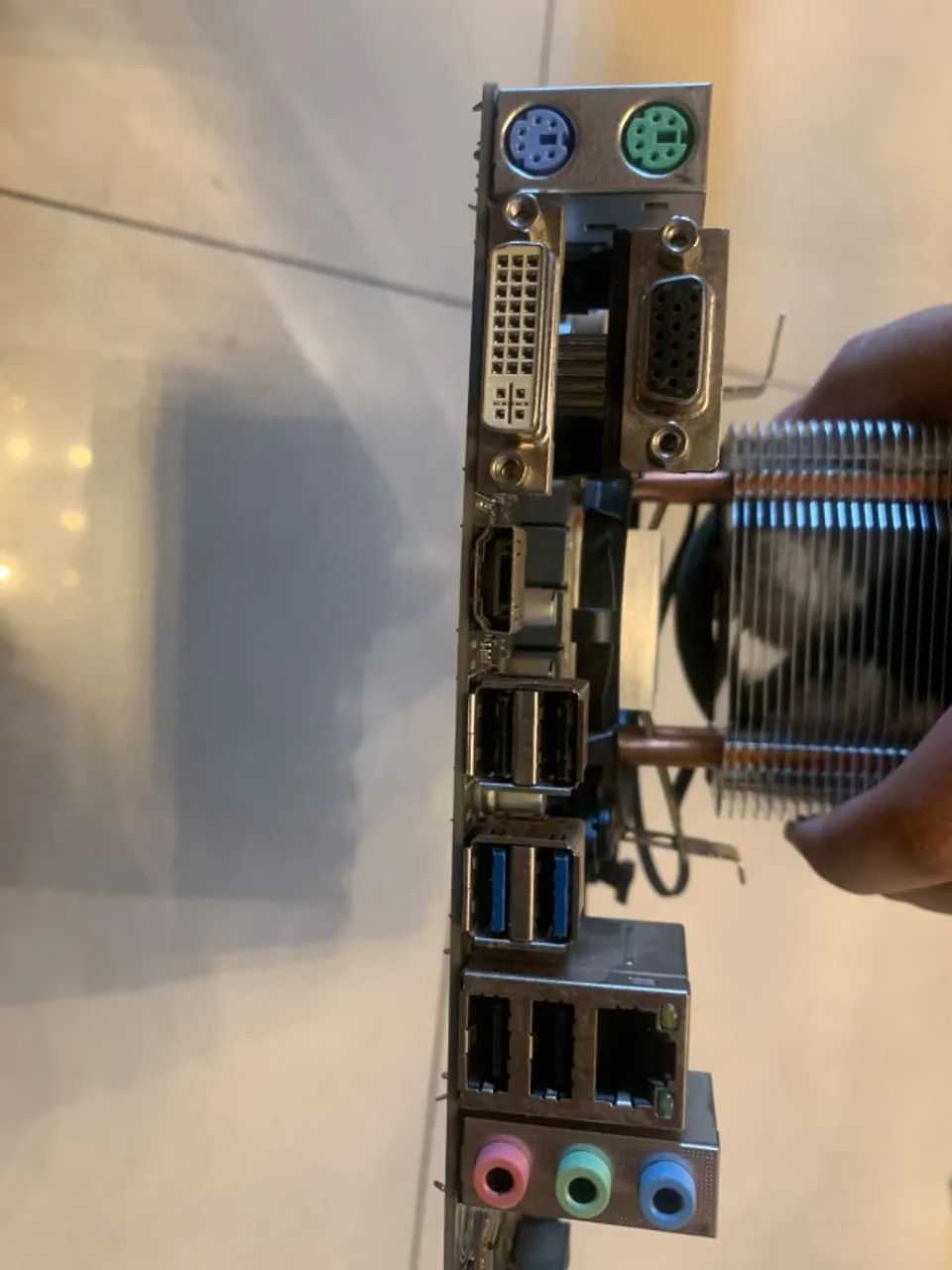 Placa mãe H310 com cooler e processador - Foto 2