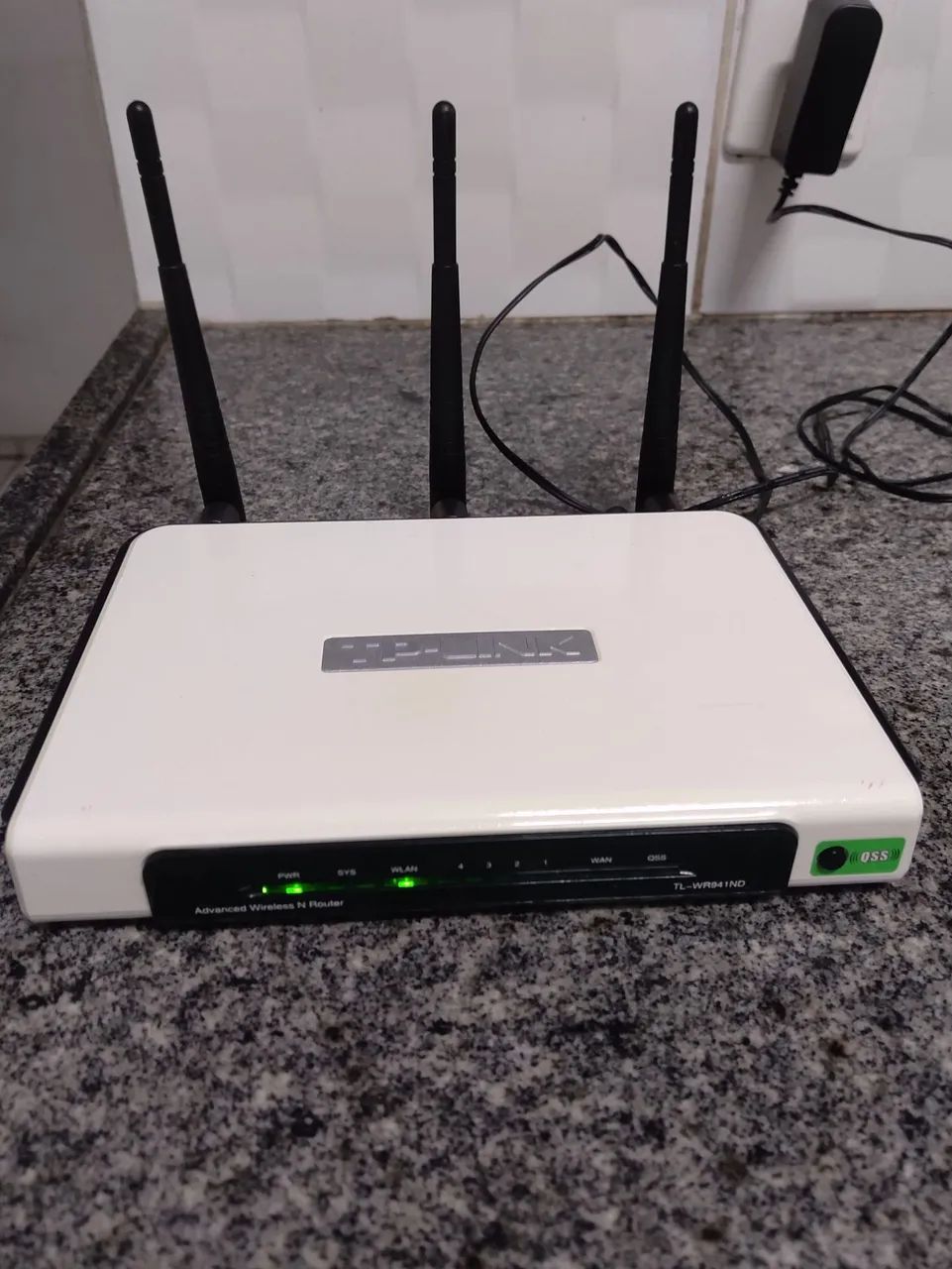 Roteador Wi-Fi Três antenas ótimo estado 