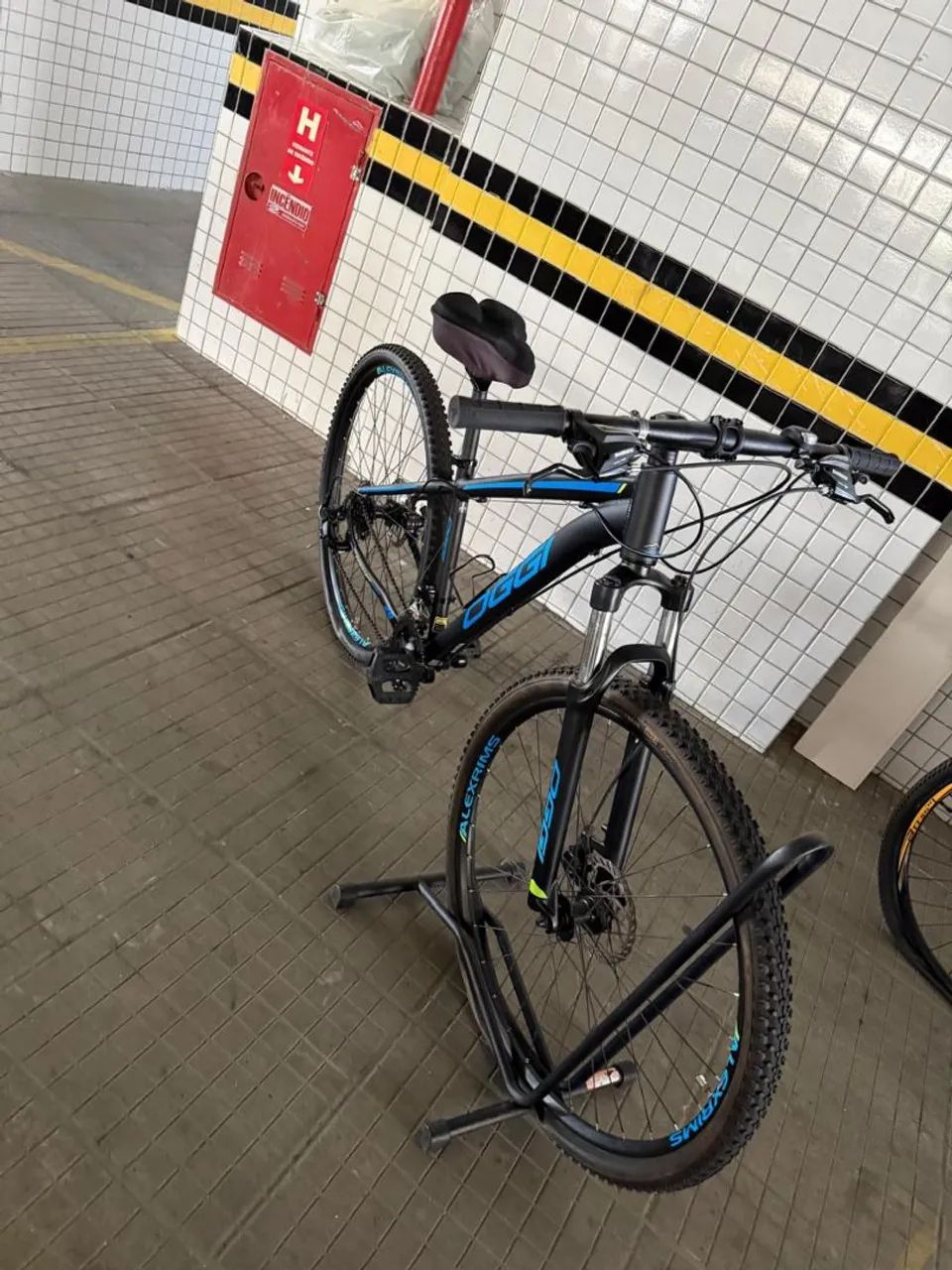 Bicicleta Oggi Hacker Sport aro 29