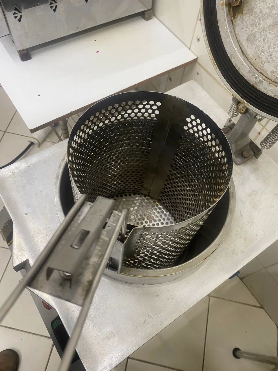 Fritadeira de Frango a Pressão BCK 6000w l Estado de Nova - Foto 3