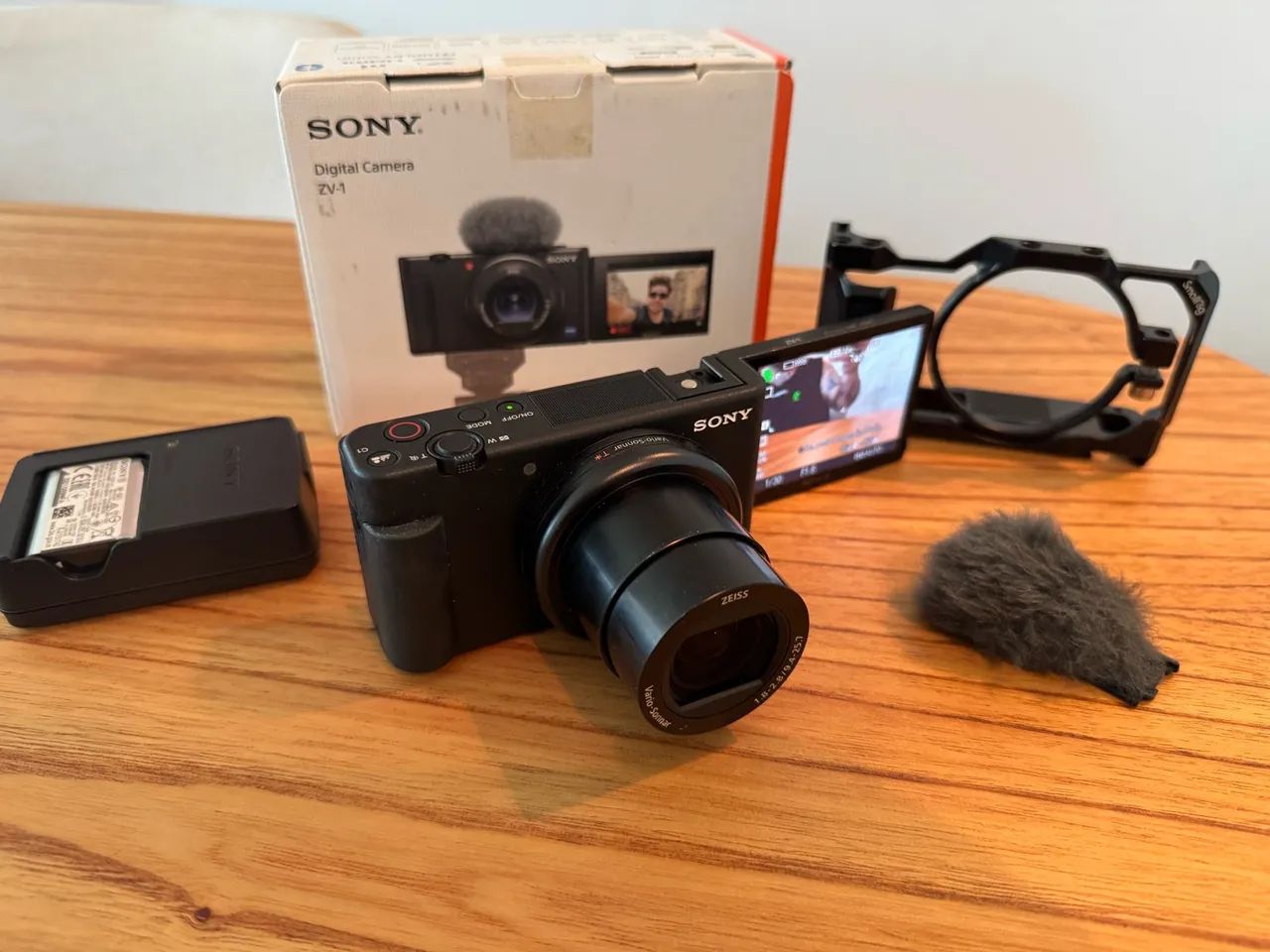 Sony ZV-1 4K ZEISS + Cage SmallRig + Caixa Original - Câmeras e