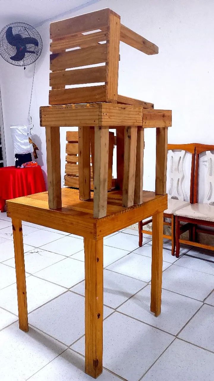 MESA + 4 BANQUINHOS DE MADEIRA MACIÇA - FEITO SOB ENCOMENDA - Foto 2