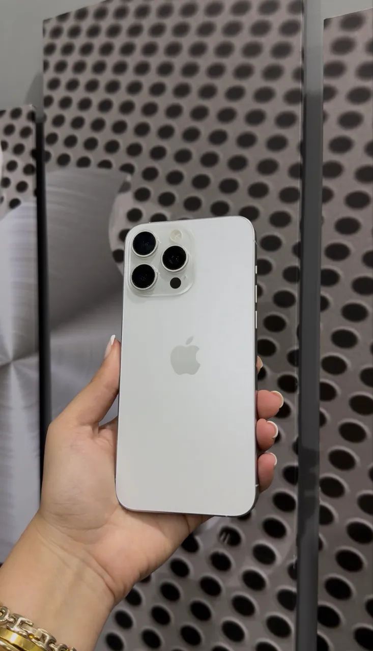 15 Pro Max Branco 256 GB seminovo 