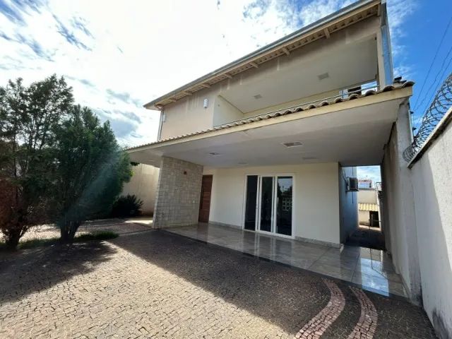 Sobrado com 5 suítes na 110 Norte