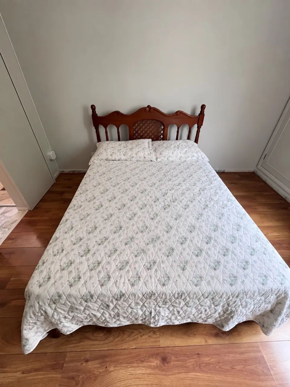 Vendo cama de casal com colchão 