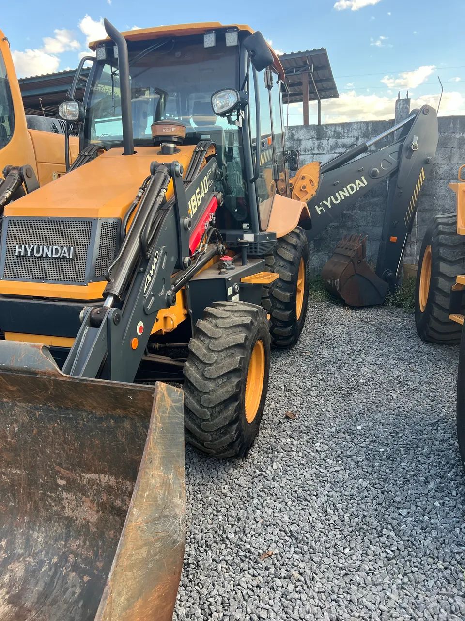 Retroescavadeira FINANCIA não case 580 cat 416 jcb 3cx New Holland b95  - Foto 2
