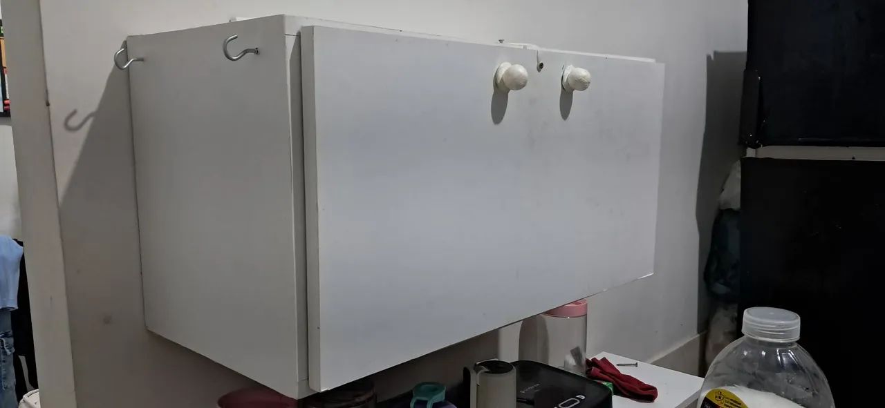 Mini armário conservado