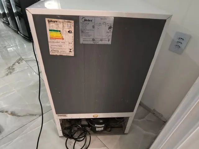 Frigobar 120 litros Midea Funcionando perfeitamente - Foto 4