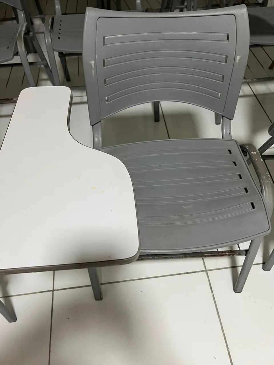 Cadeiras Universitárias com Pranchetas - Foto 3
