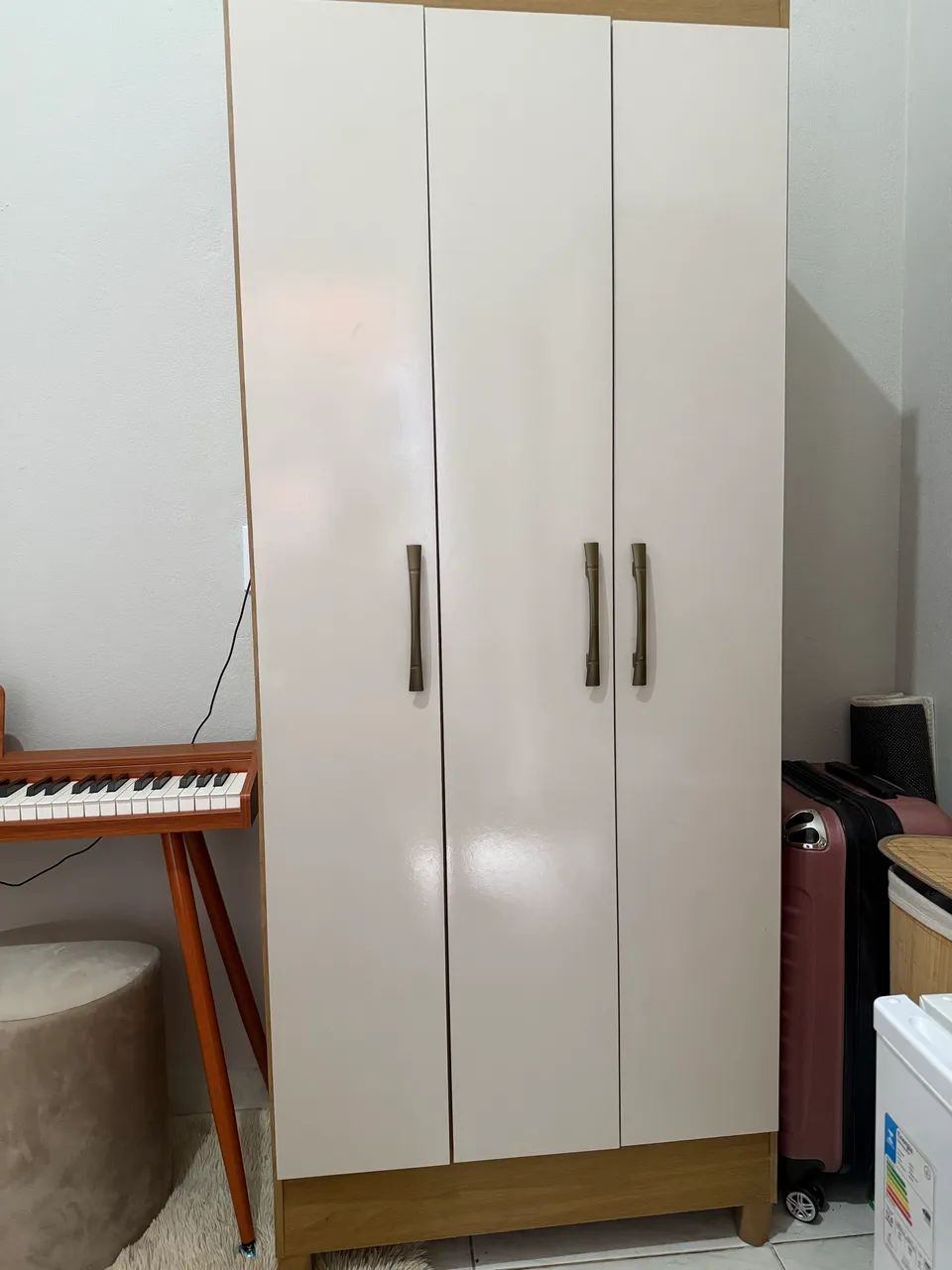 Vendo guarda-roupa solteiro 