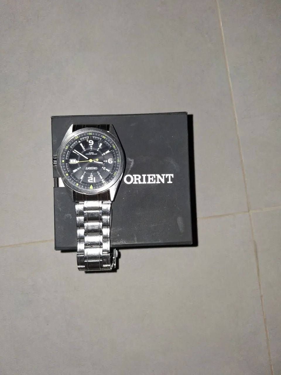 Relógio prateado orient masculino elegante 