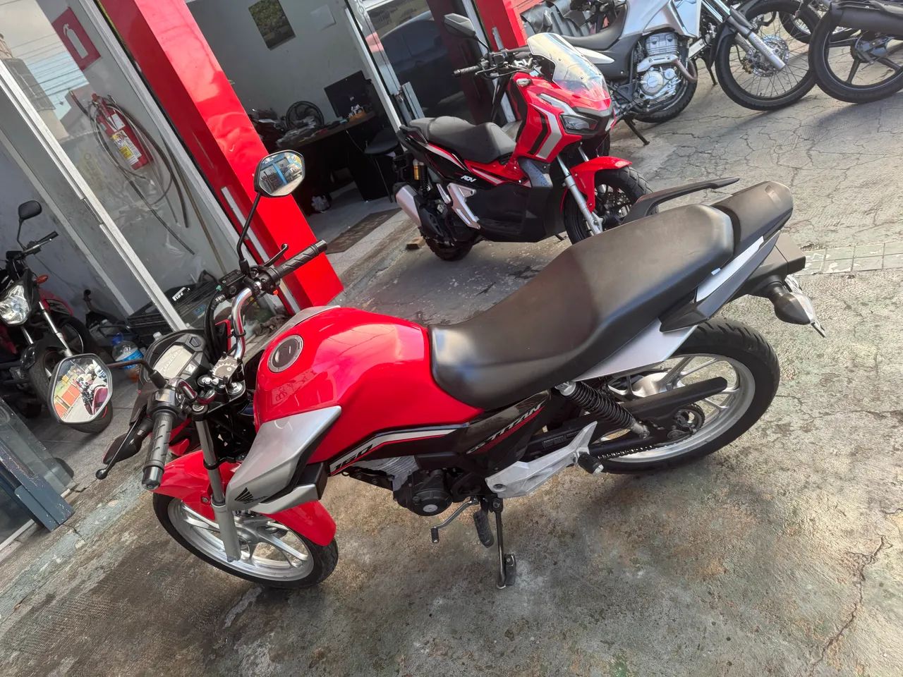 Titan 160