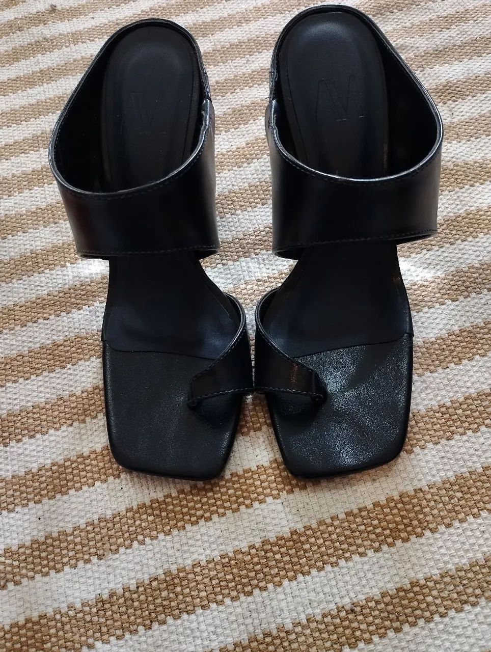 Vendo sapato usado uma única vez.