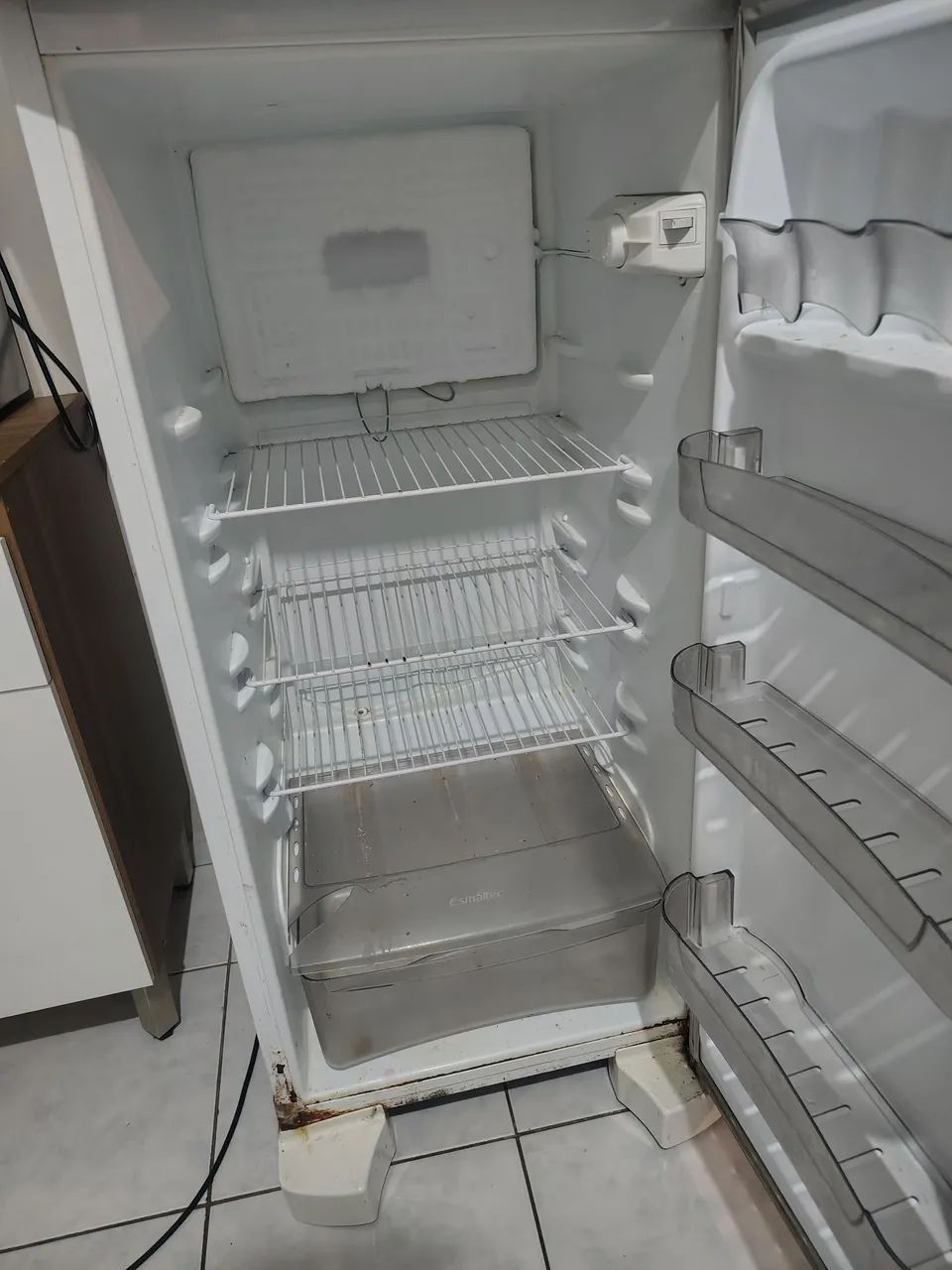 Geladeira funcionando normalmente, gela super bem.