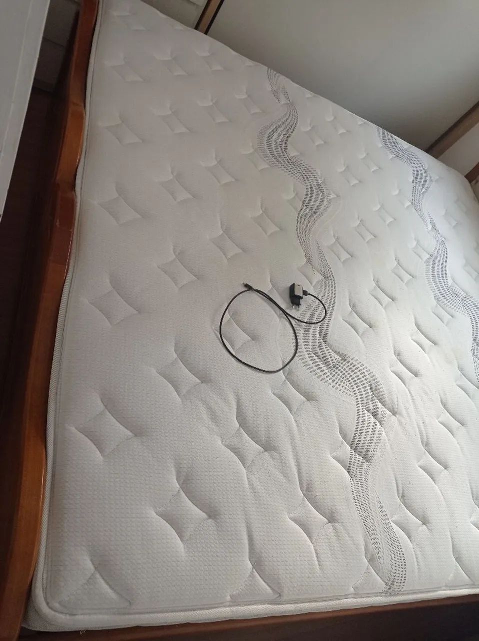 Vende-se cama casal com colchão  - Foto 2