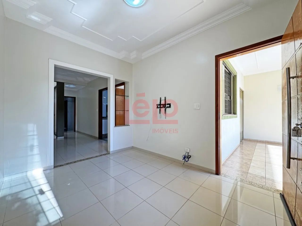 Casa para alugar no Jardim Canadá em Maringá, com 3 quartos, suíte, edícula com churrasque - Foto 4