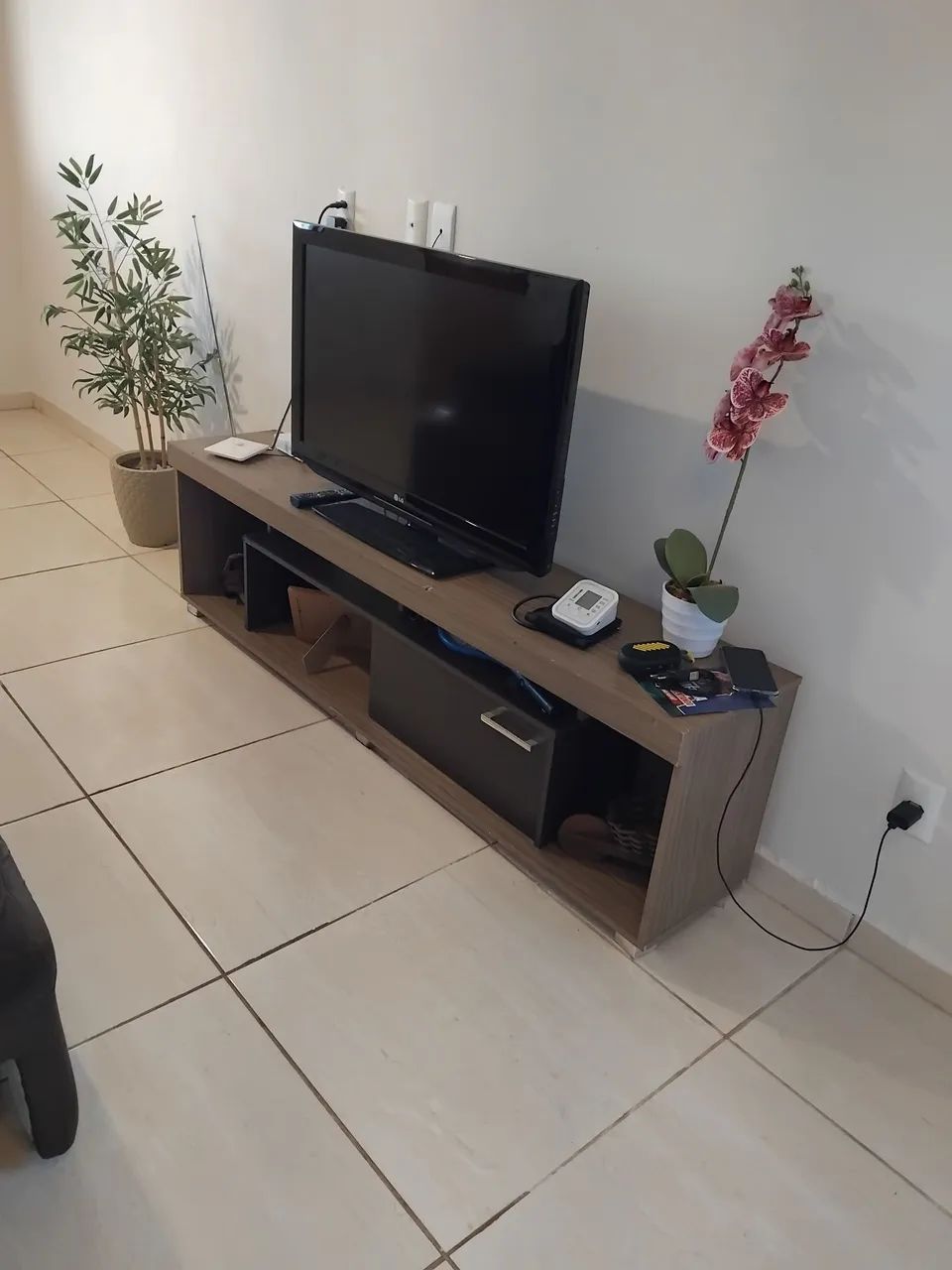 Sofá e rack - Foto 3