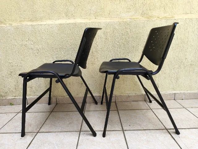 Cadeira Fixa Plastica Preta com Estrutura de Metal - Foto 5