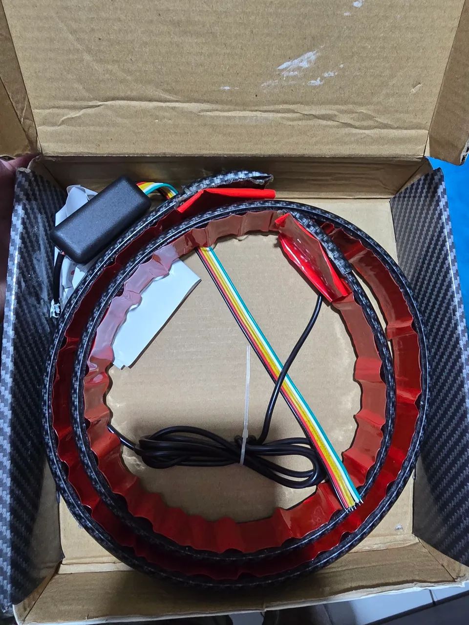 Spoiler adesivo led para carro - Foto 2