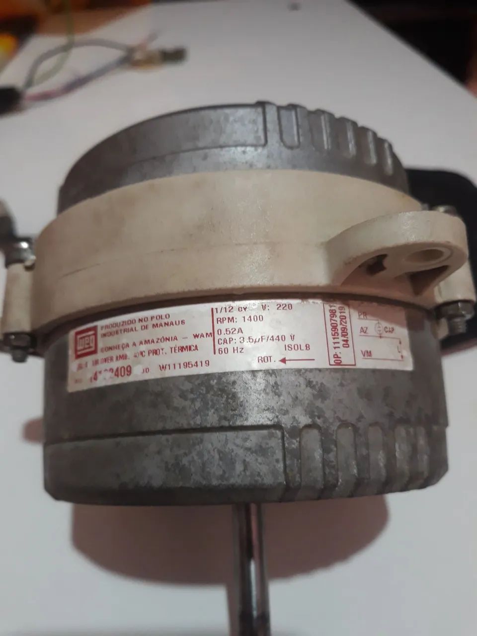 Vendo motor ventoinha da condensadora consul  18000 usado , e vem acompanhado da hélice  - Foto 4