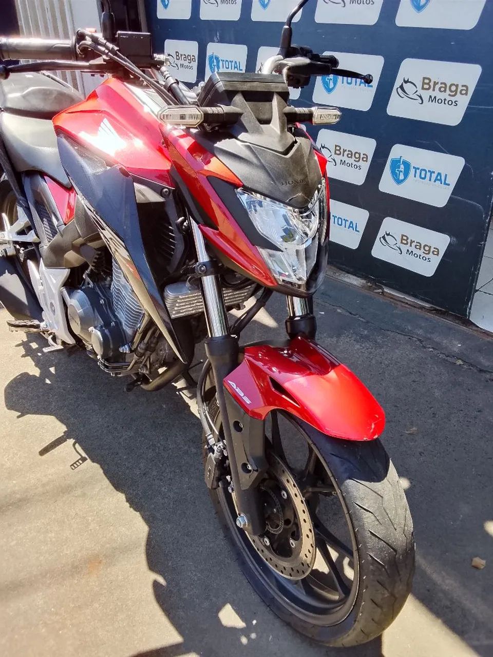 CB 300 F - Foto 4