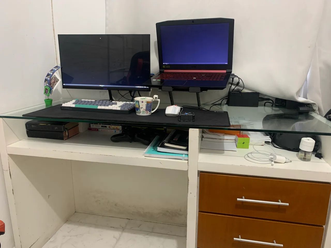 Mesa de Escritório - madeira maciça com tampo de vidro. - Foto 4