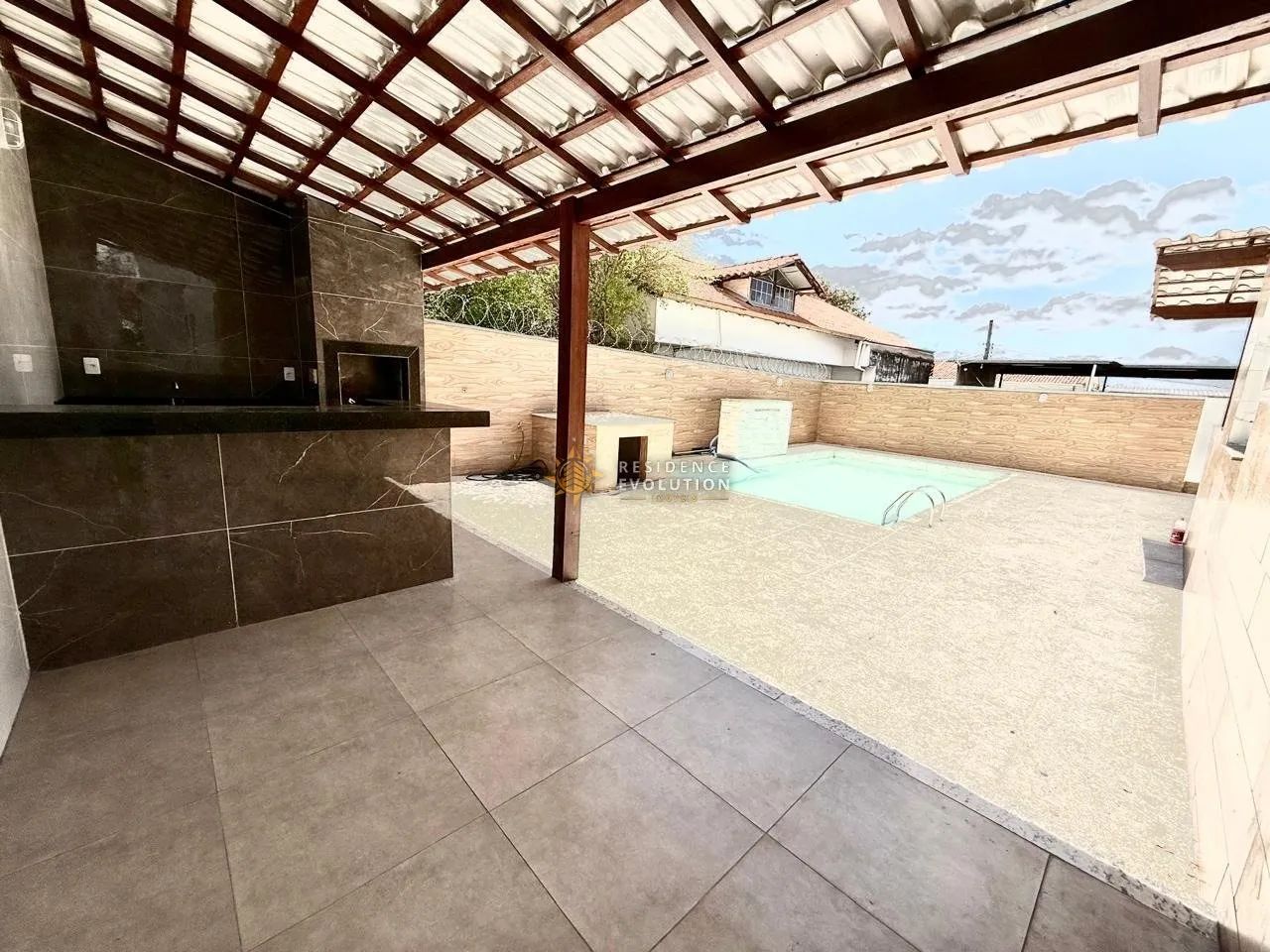 Linda Casa Duplex em Reforma À Venda