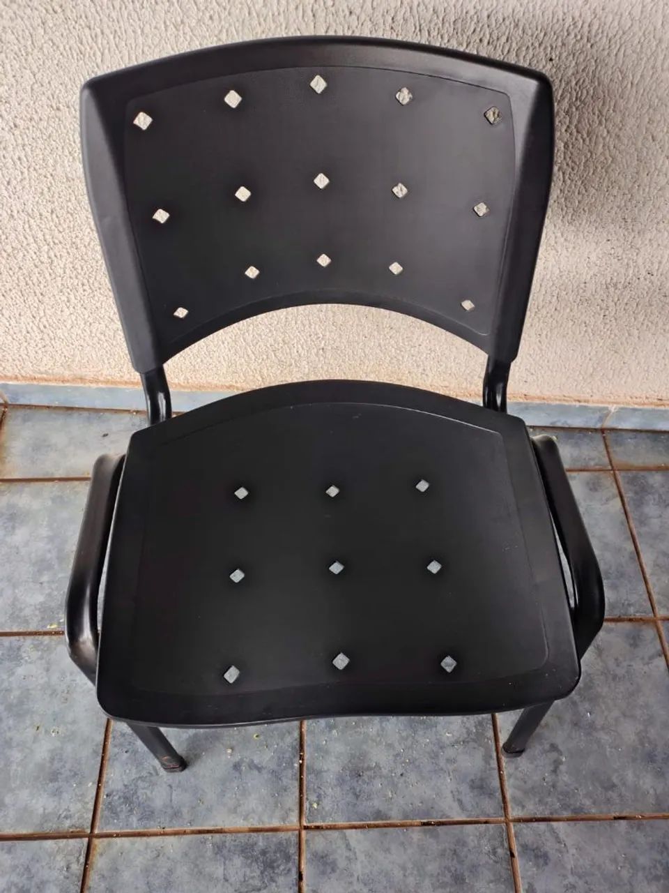 Cadeiras Fixas Empilháveis Plaxmetal Preta