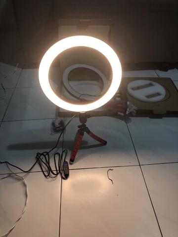Anel de luz flash com três velocidades ideal pra fazer maquiagem Grátis tripe - Foto 3